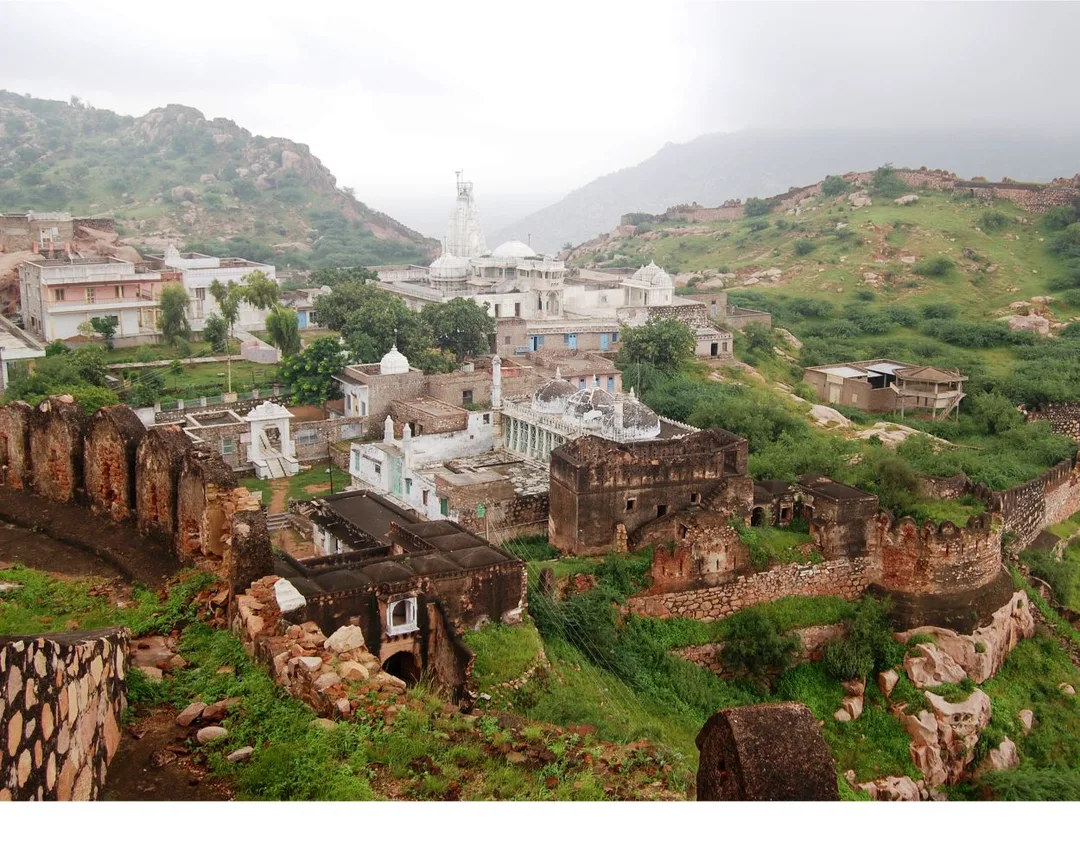 राजभवन में डॉ. दीपक जोशी की पुस्तक "अपना जालोर" का विमोचन