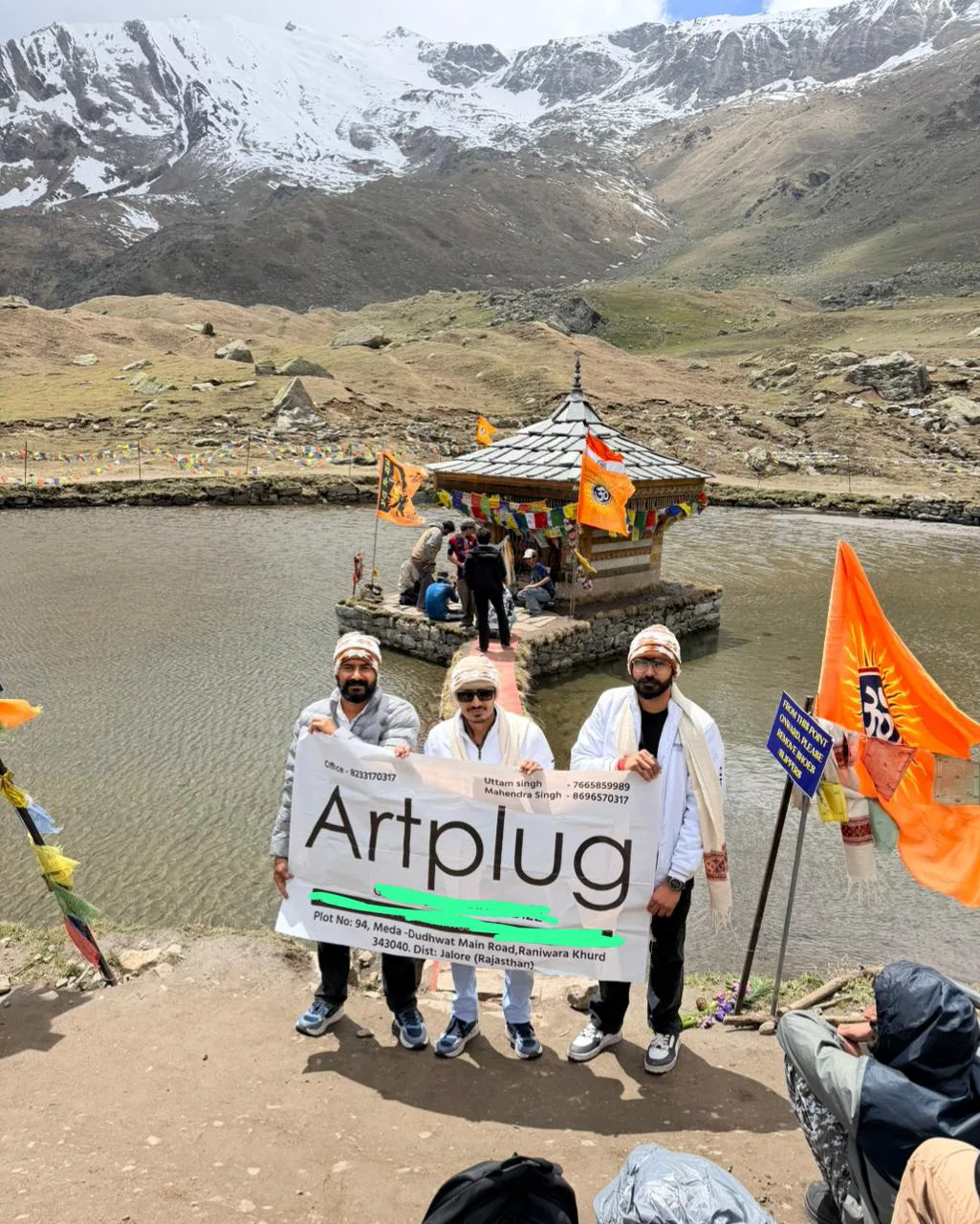 रानीवाड़ा से हिमाचल की चोटियों तक: दो युवाओं ने 13,000 फीट की ऊंचाई पर फहराया कामयाबी का परचम, 'एक साल-एक करोड़' का दिया चैलेंज