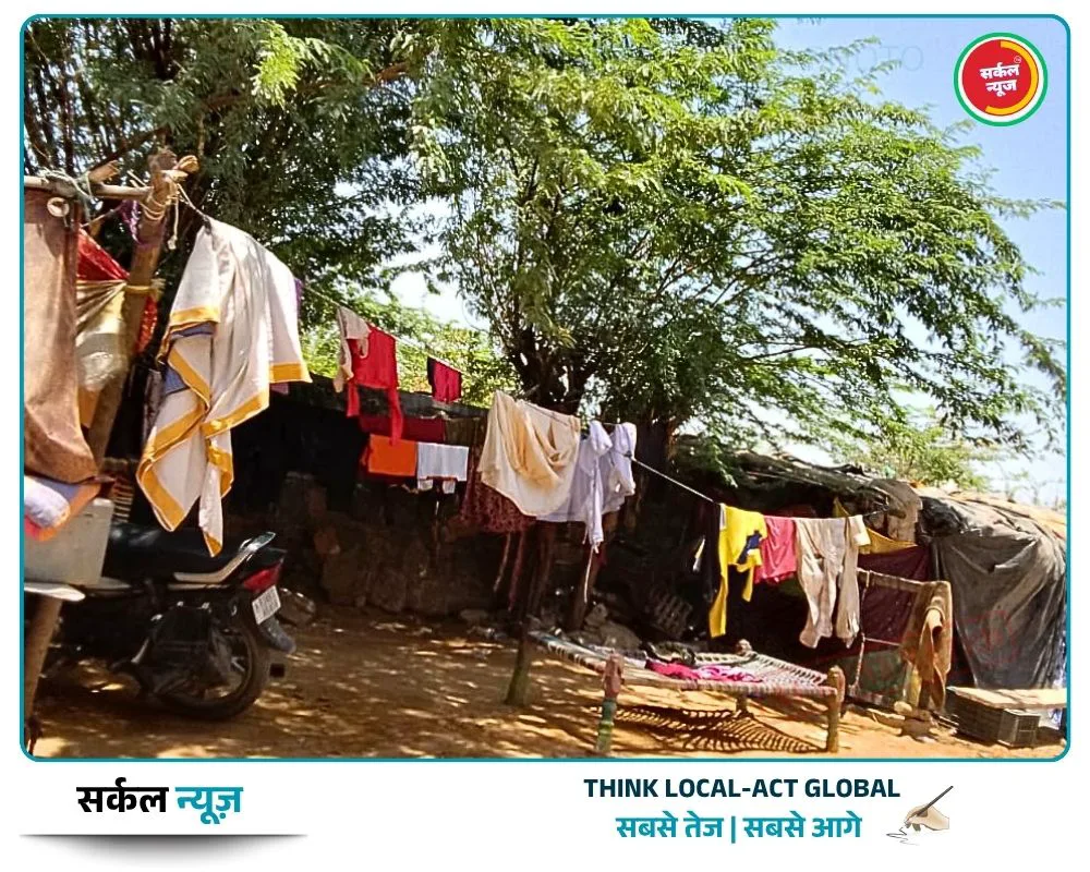 सार्वजनिक रास्ते पर दीवार चुनकर कब्जा करने का प्रयास, ग्रामीणों में भारी आक्रोश