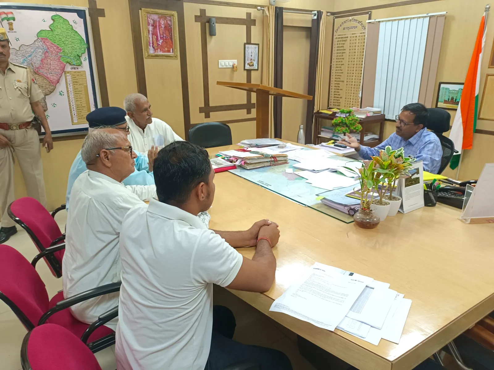 बीमा क्लेम, नहर घोटाला और बिजली गड़बड़ियों को लेकर गरजे किसान