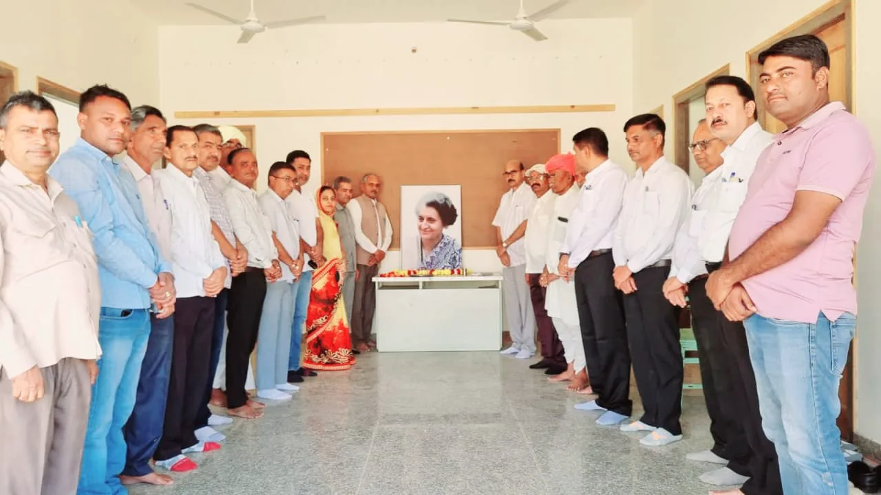 इंदिरा गाँधी की जयंती पर कांग्रेसियो ने किया याद