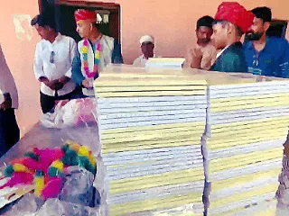 भामाशाह ने पेश की सेवा की मिसाल: सरकारी स्कूल के बच्चों को वितरित की 1000 अभ्यास पुस्तिकाएं