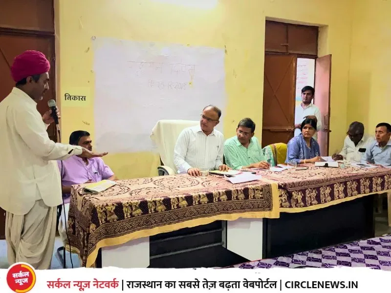 जिला कलेक्टर ने आमजन की समस्याओं का किया त्वरित निस्तारण, बागोड़ा में रात्रि चौपाल का हुआ आयोजन – फोटो 2