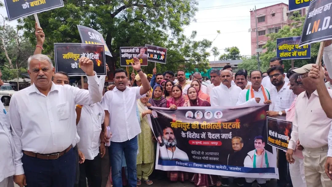 भाजपा सरकार की महिला विरोधी नीतियों के विरोध में कॉंग्रेस का जालोर में प्रदर्शन, प्रदेश सचिव हरीश परिहार रहे मौजूद – फोटो 2
