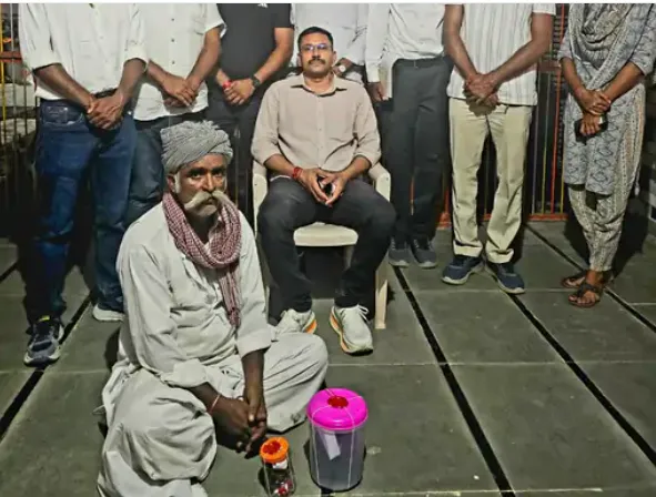 लोहे की पेटी में छिपा था ₹7.5 लाख का "काला सोना": बेवटा गांव में SOG की रेड, घर का राज़ खुला तो पुलिस भी चौंक गई!